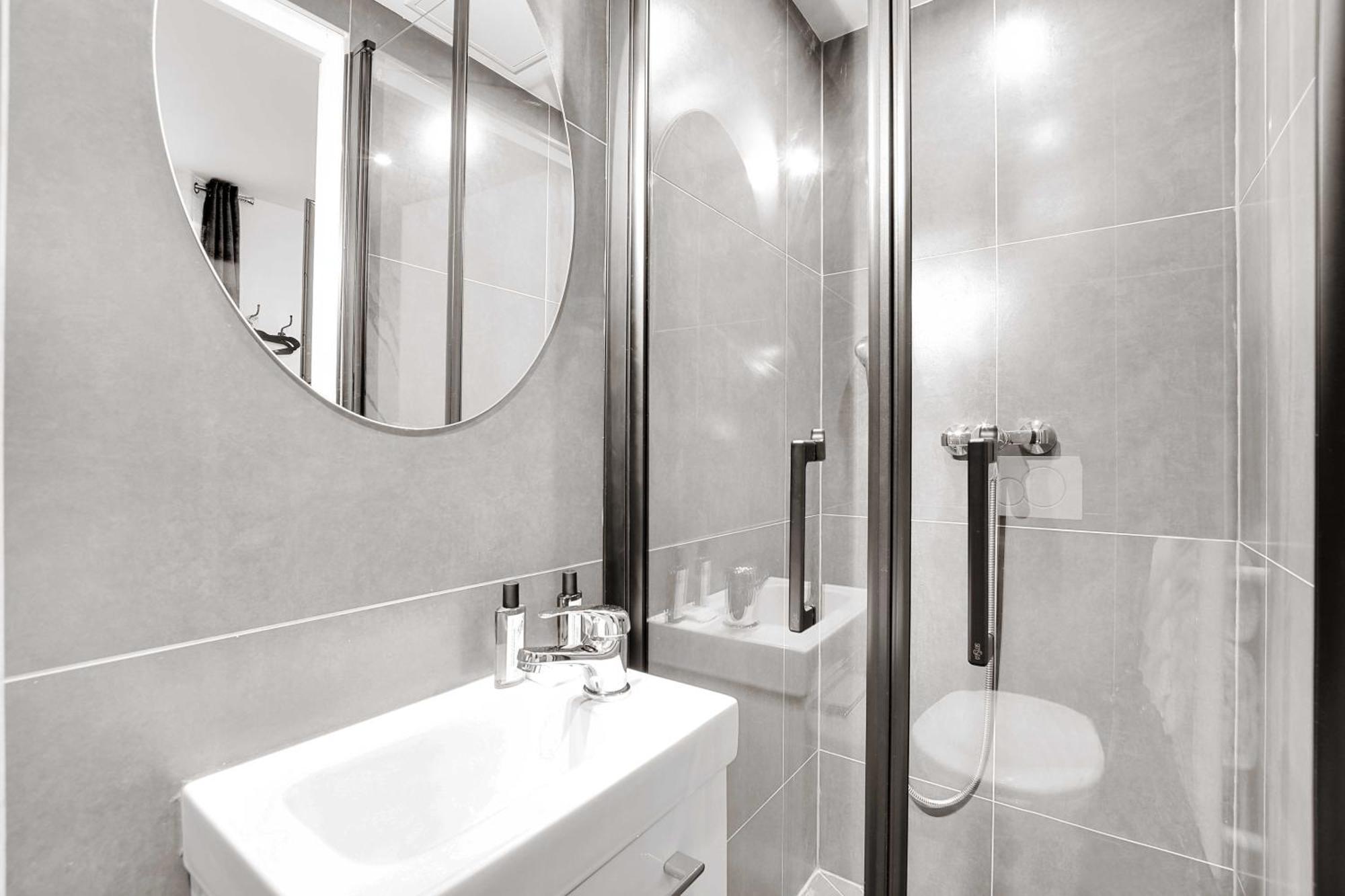 Charming Studio - 2P With Ac Near Montmartre Paris Luaran gambar